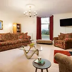 One The Howe 公寓 *